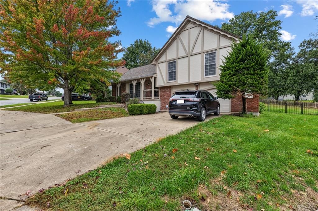 5348 W 102 Street, Overland Park, KS: listing photo 2