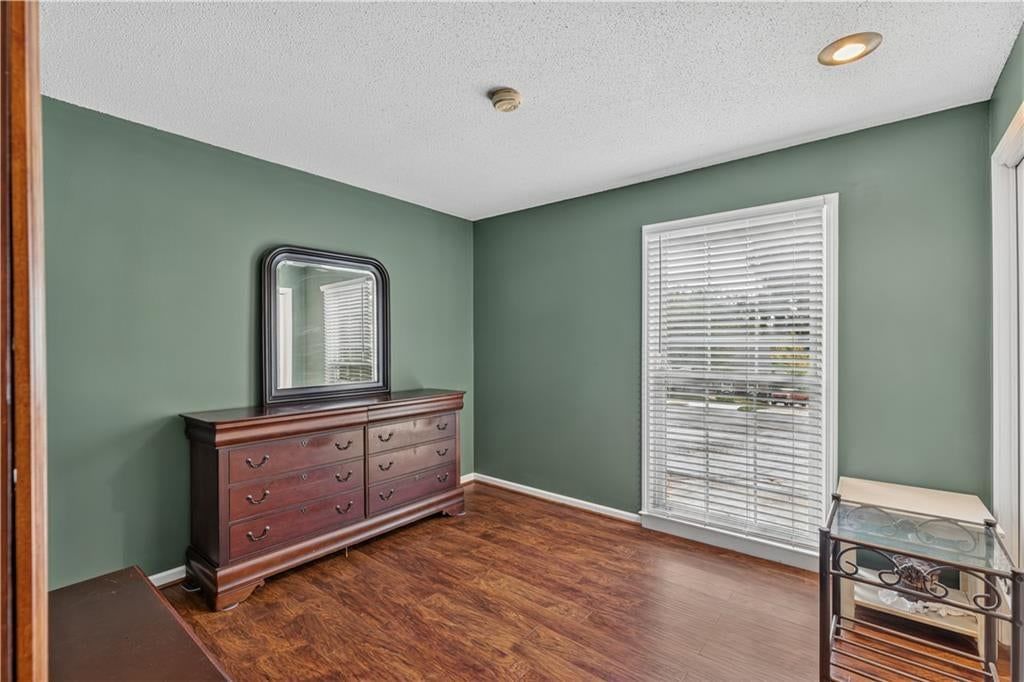 Photo 17 of 25 - 5348 W 102 Street, Overland Park, KS 66207