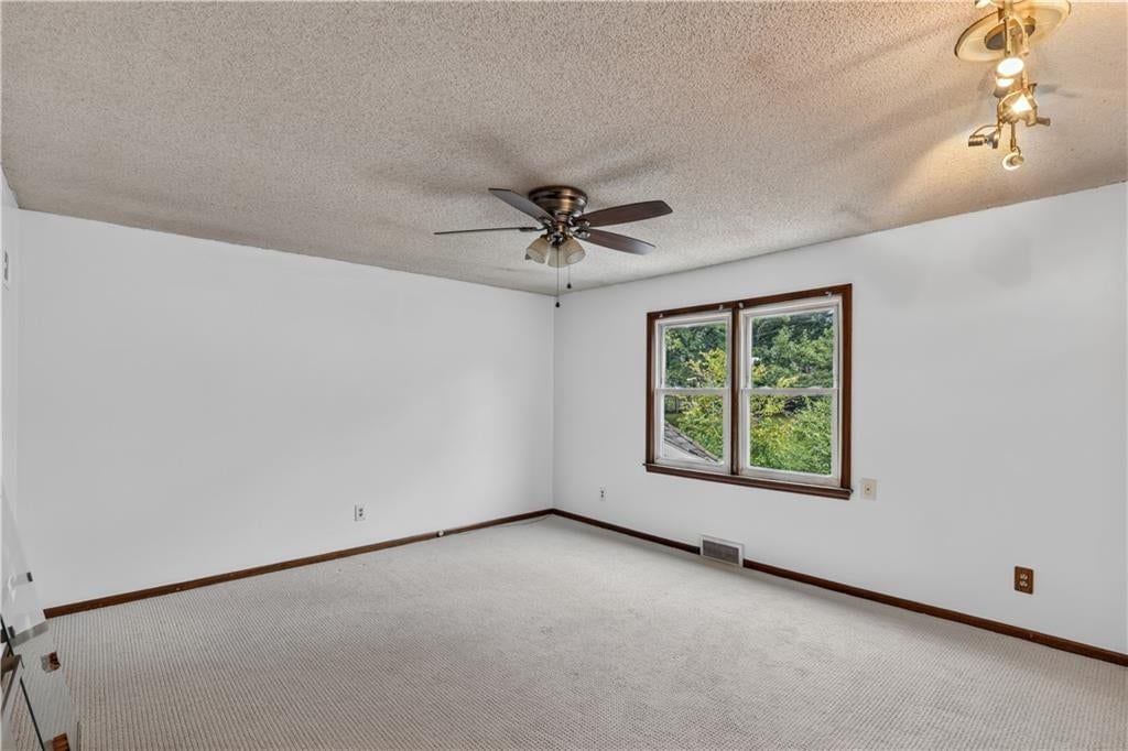 Photo 7 of 25 - 5348 W 102 Street, Overland Park, KS 66207