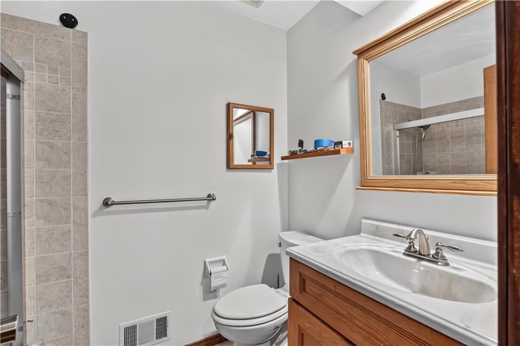 Photo 23 of 25 - 5348 W 102 Street, Overland Park, KS 66207