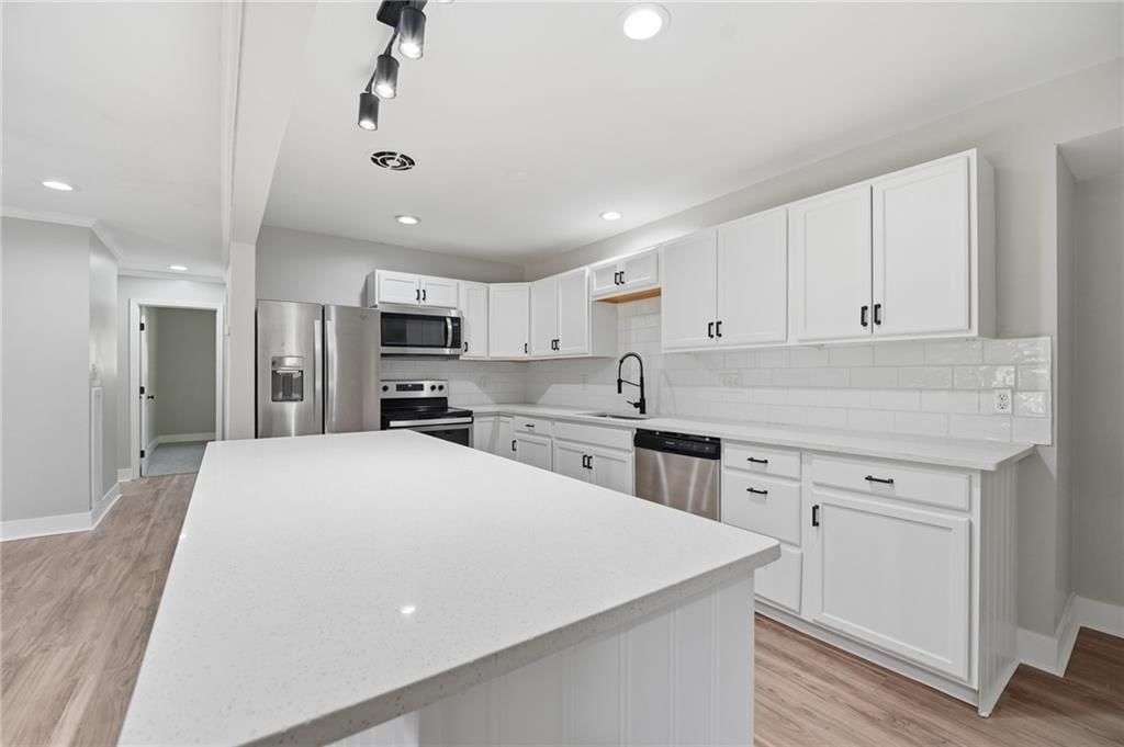 Photo 11 of 60 - 4409 Ridgeway Avenue, Kansas City, MO 64133