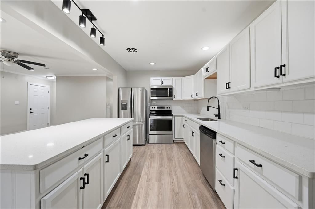 Photo 14 of 60 - 4409 Ridgeway Avenue, Kansas City, MO 64133