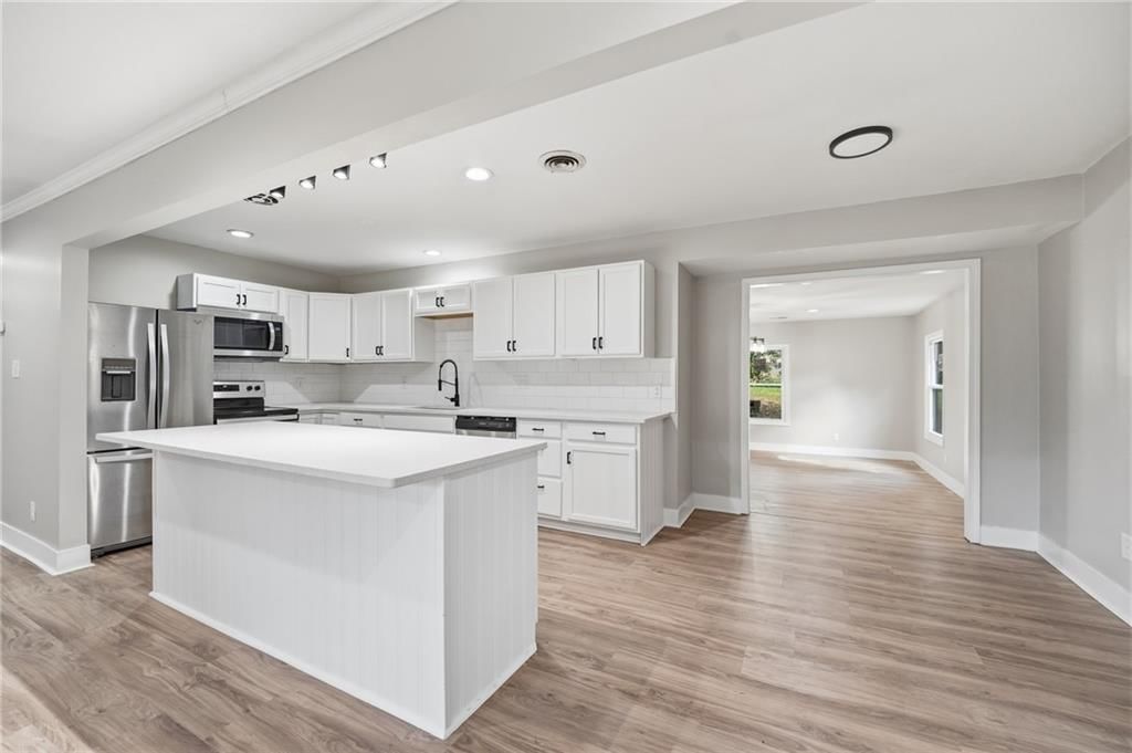Photo 15 of 60 - 4409 Ridgeway Avenue, Kansas City, MO 64133