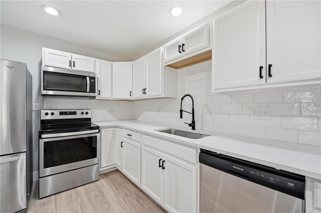 Photo 16 of 60 - 4409 Ridgeway Avenue, Kansas City, MO 64133