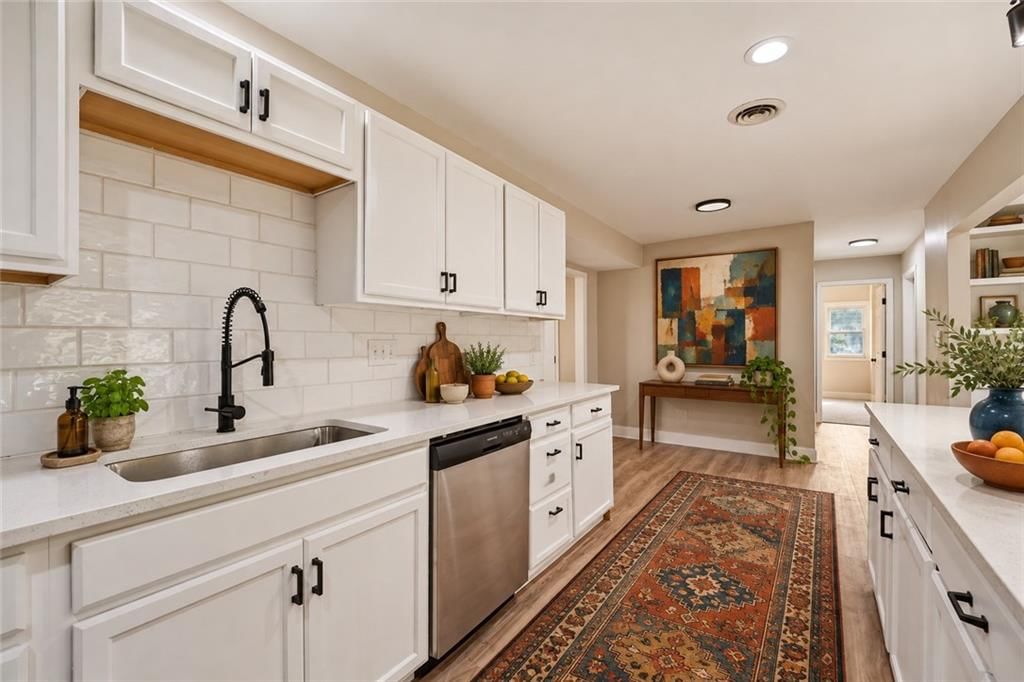 Photo 17 of 60 - 4409 Ridgeway Avenue, Kansas City, MO 64133
