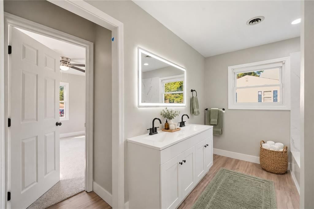 Photo 28 of 60 - 4409 Ridgeway Avenue, Kansas City, MO 64133