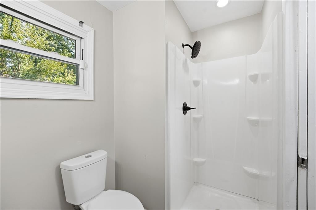 Photo 31 of 60 - 4409 Ridgeway Avenue, Kansas City, MO 64133