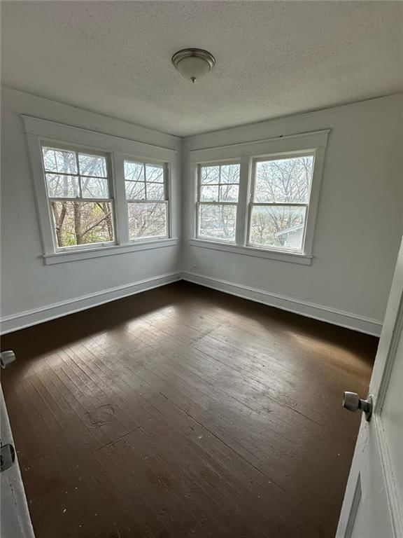 Photo 11 of 17 - 4523 Wabash Avenue, Kansas City, MO 64130