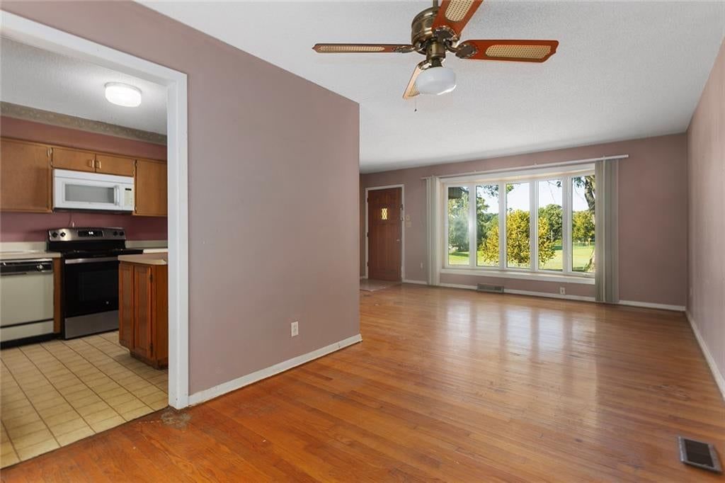 Open floor plan at 8431 Glenwood Street, Overland Park, KS 66212