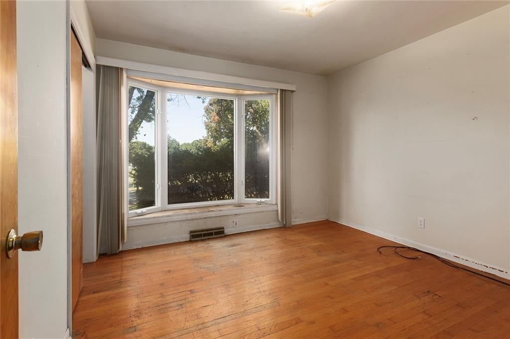 Photo 15 of 28 - 8431 Glenwood Street, Overland Park, KS 66212