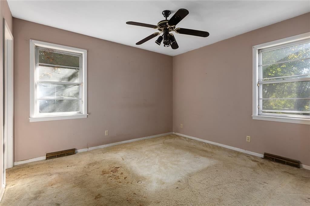 Photo 21 of 28 - 8431 Glenwood Street, Overland Park, KS 66212