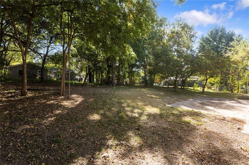 Photo 23 of 28 - 8431 Glenwood Street, Overland Park, KS 66212
