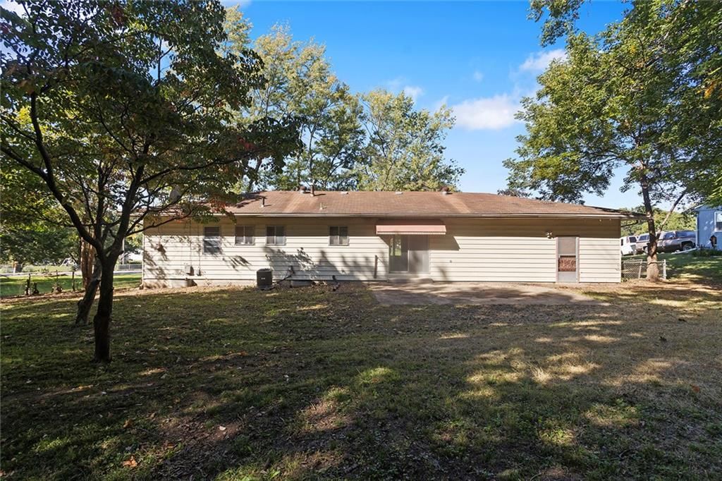 Photo 25 of 28 - 8431 Glenwood Street, Overland Park, KS 66212