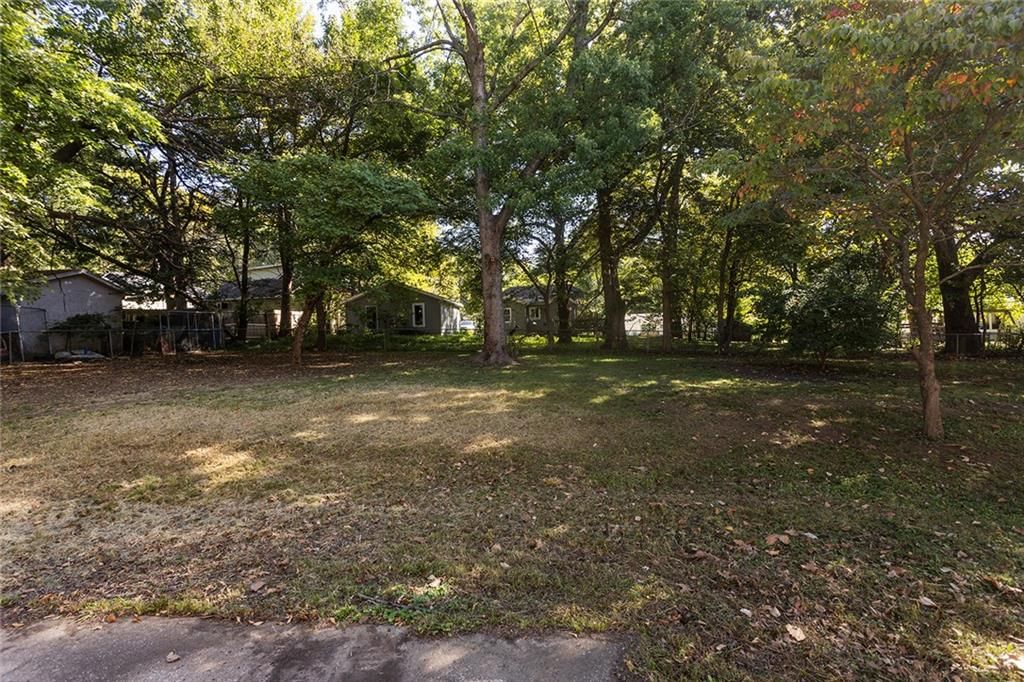Photo 26 of 28 - 8431 Glenwood Street, Overland Park, KS 66212