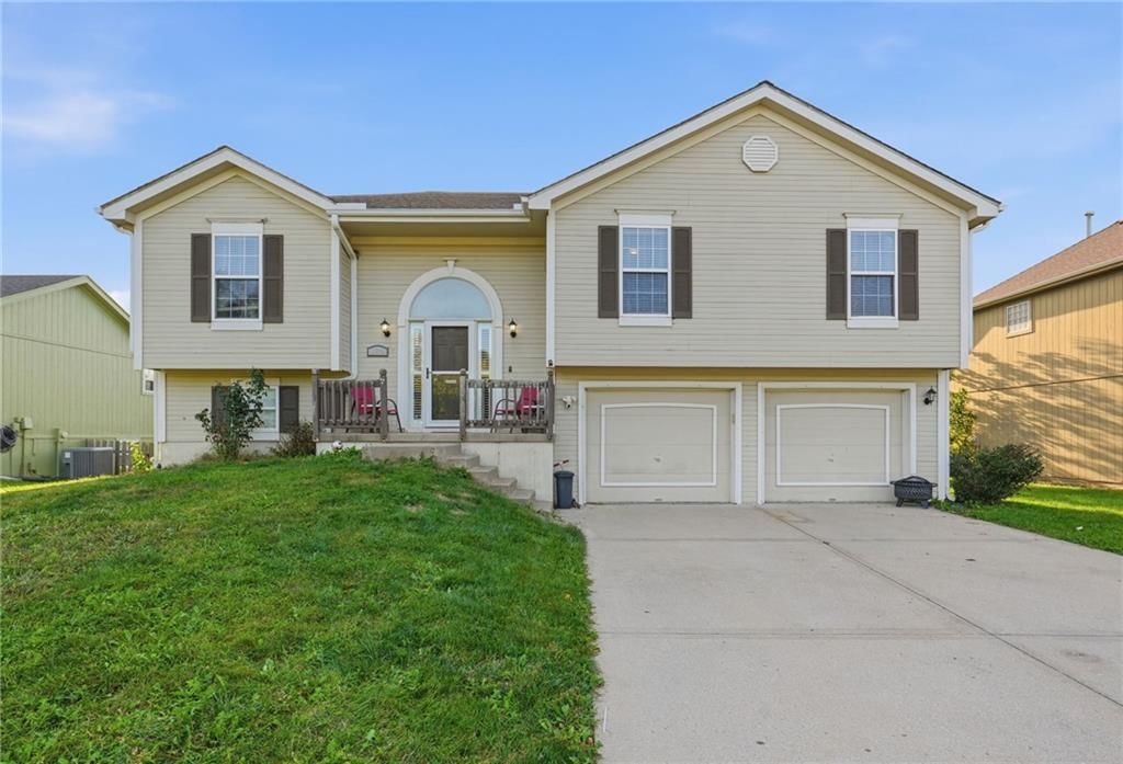 10924 N Marsh Avenue, Kansas City, MO