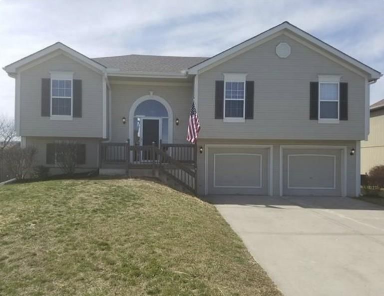 10924 N Marsh Avenue, Kansas City, MO