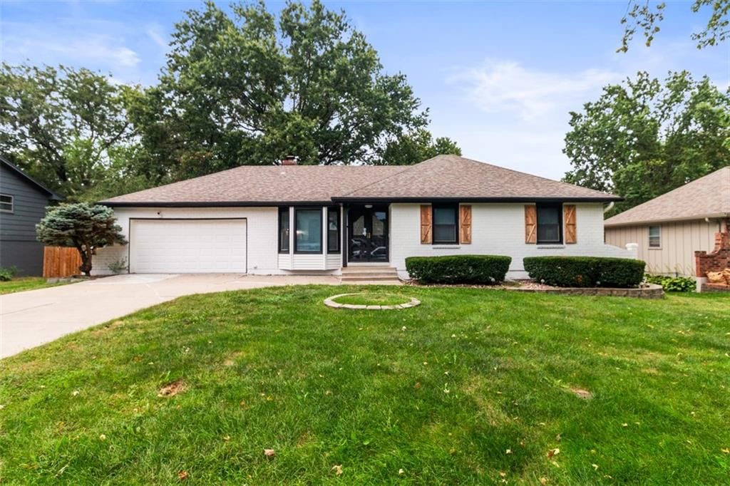 211 SE Noeleen Lane, Lee's Summit, MO