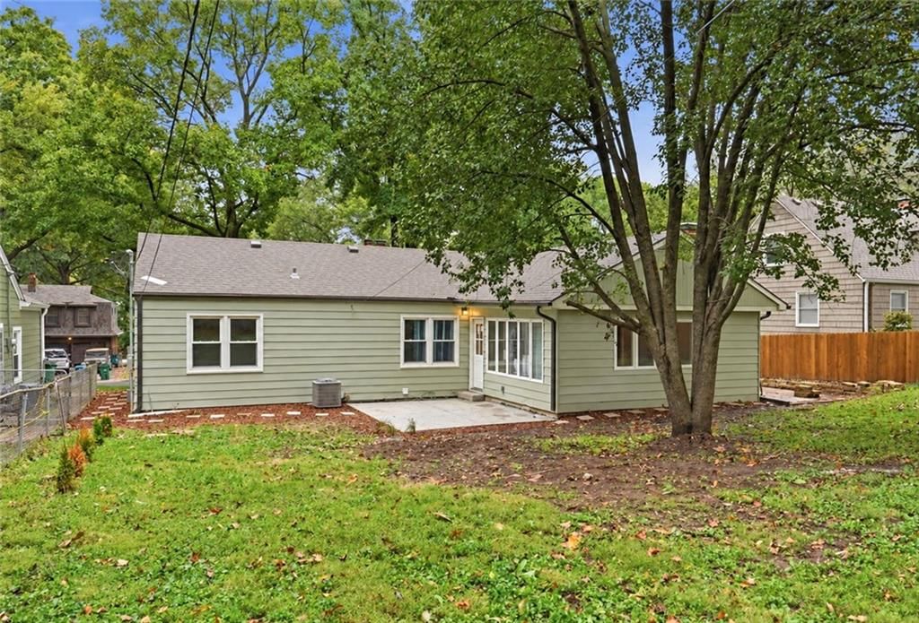 Photo 26 of 26 - 5041 Clark Drive, Roeland Park, KS 66205