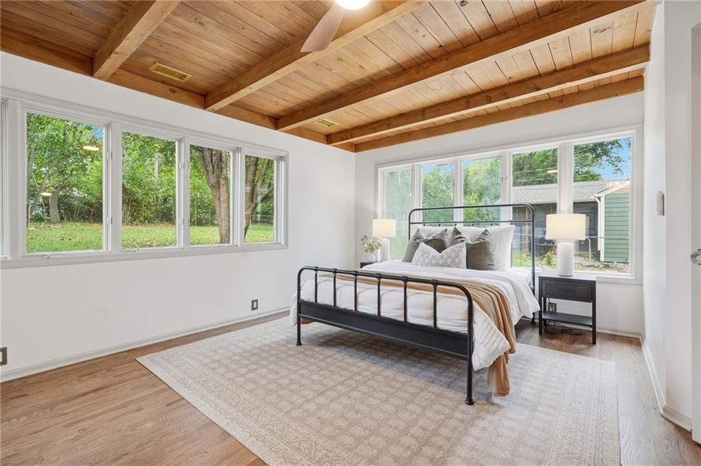 Photo 12 of 26 - 5041 Clark Drive, Roeland Park, KS 66205