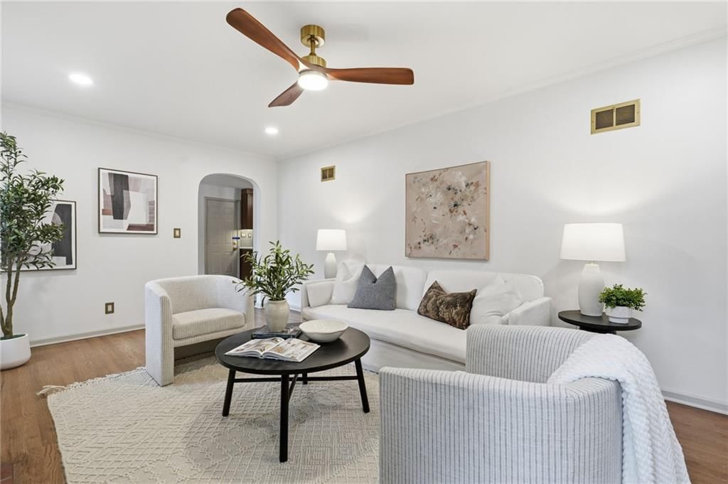 Photo 5 of 26 - 5041 Clark Drive, Roeland Park, KS 66205