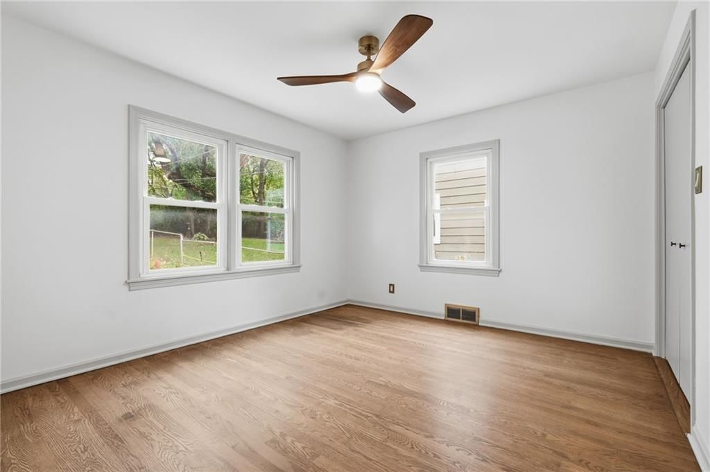 Photo 18 of 26 - 5041 Clark Drive, Roeland Park, KS 66205