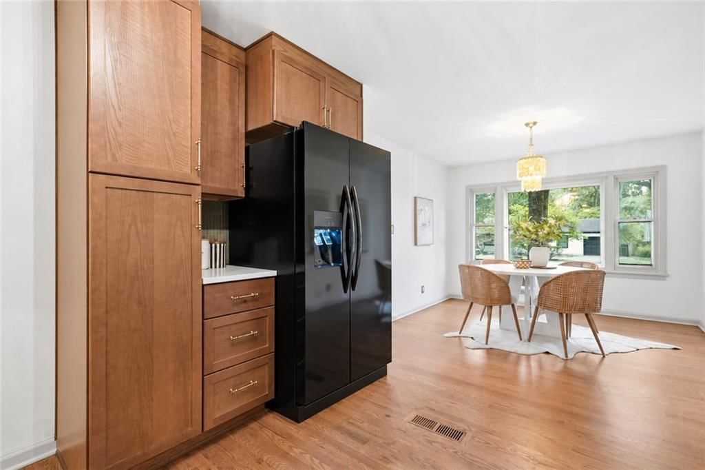 Photo 7 of 26 - 5041 Clark Drive, Roeland Park, KS 66205