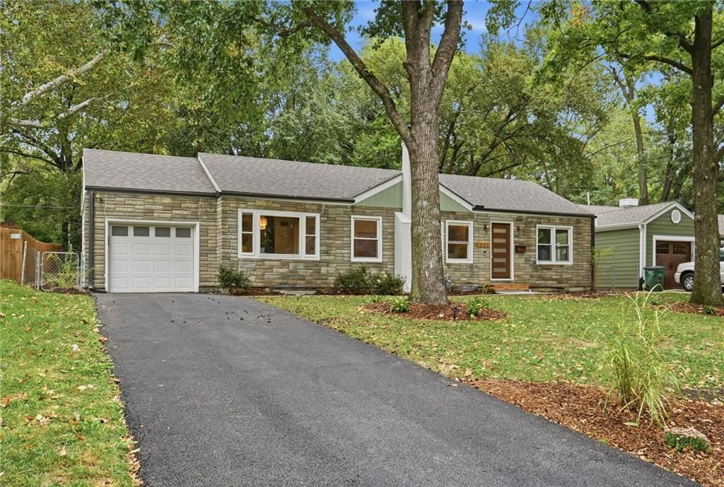 5041 Clark Drive, Roeland Park, KS: listing photo 2