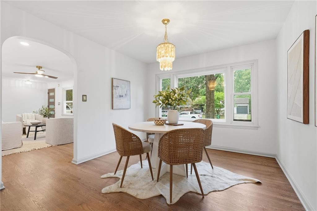 Photo 10 of 26 - 5041 Clark Drive, Roeland Park, KS 66205
