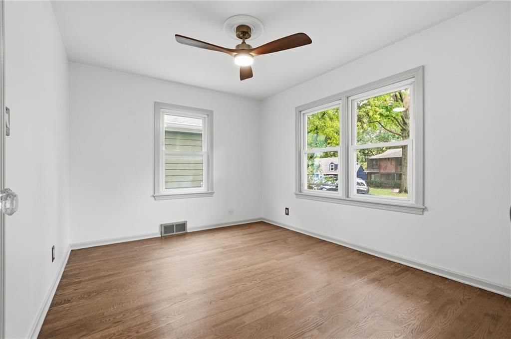 Photo 17 of 26 - 5041 Clark Drive, Roeland Park, KS 66205