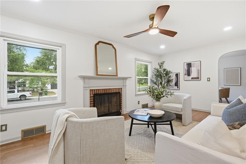 Photo 6 of 26 - 5041 Clark Drive, Roeland Park, KS 66205