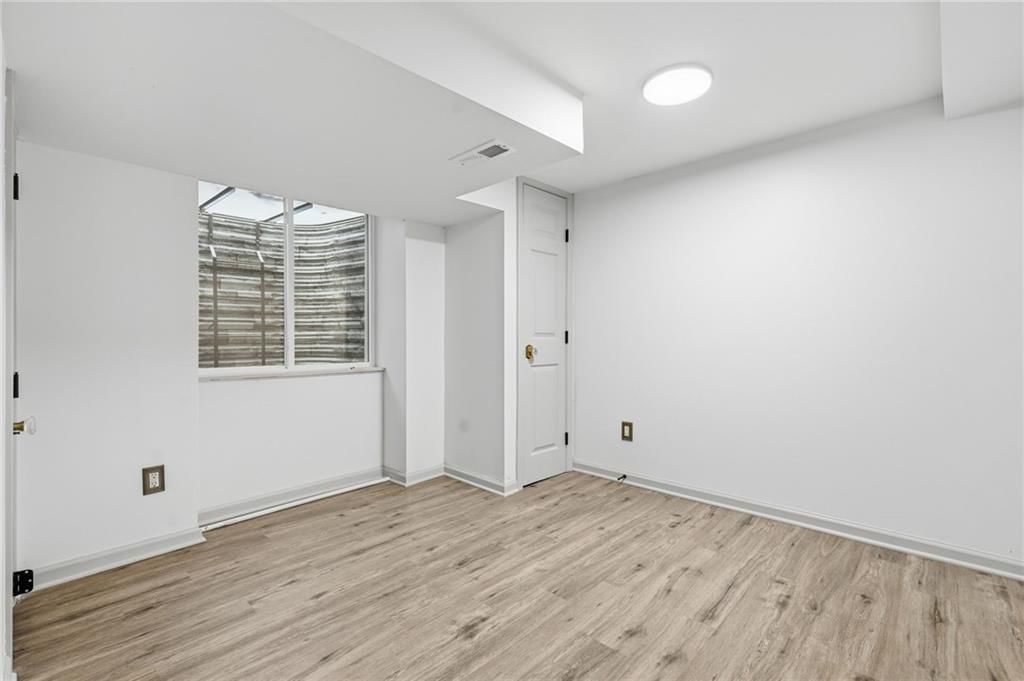Photo 25 of 26 - 5041 Clark Drive, Roeland Park, KS 66205