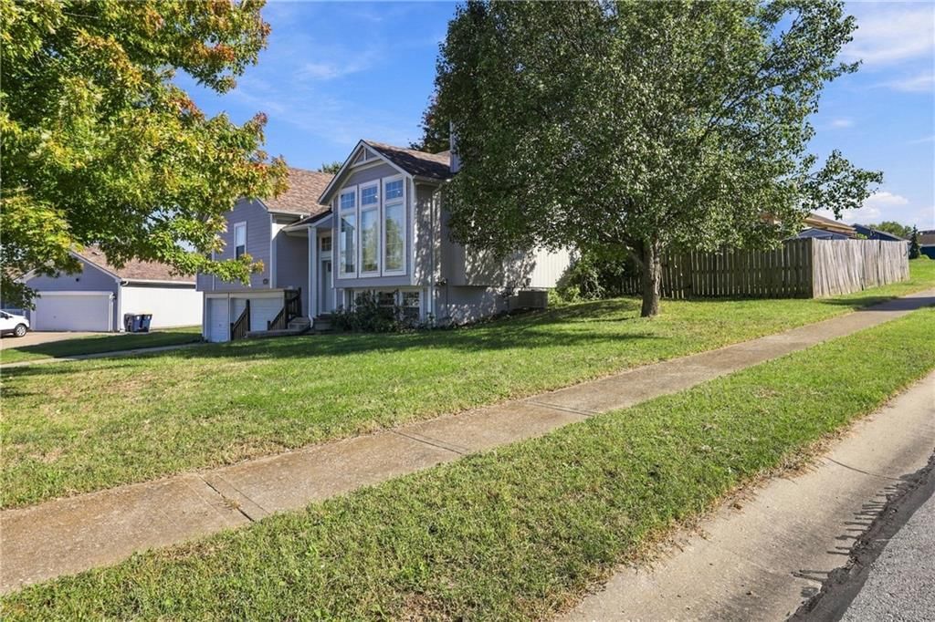 15001 E 48th Street, Kansas City, MO: listing photo 2
