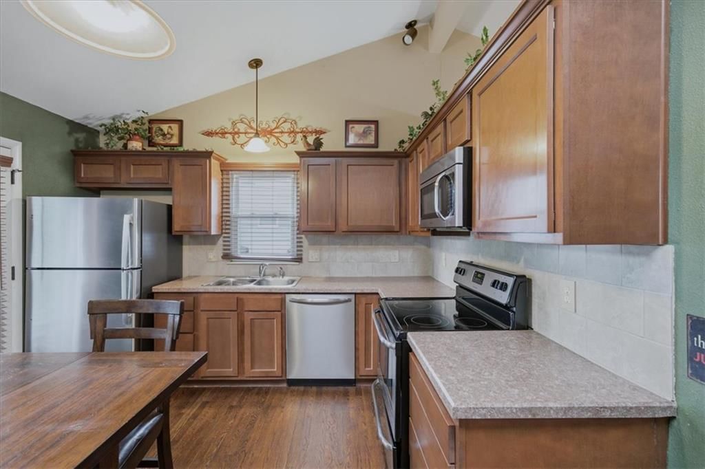 Photo 7 of 18 - 3501 Woodbury Street, Independence, MO 64055