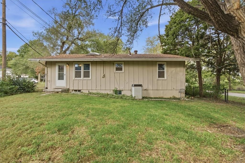 Photo 18 of 18 - 3501 Woodbury Street, Independence, MO 64055