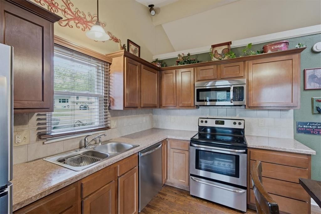 Photo 8 of 18 - 3501 Woodbury Street, Independence, MO 64055