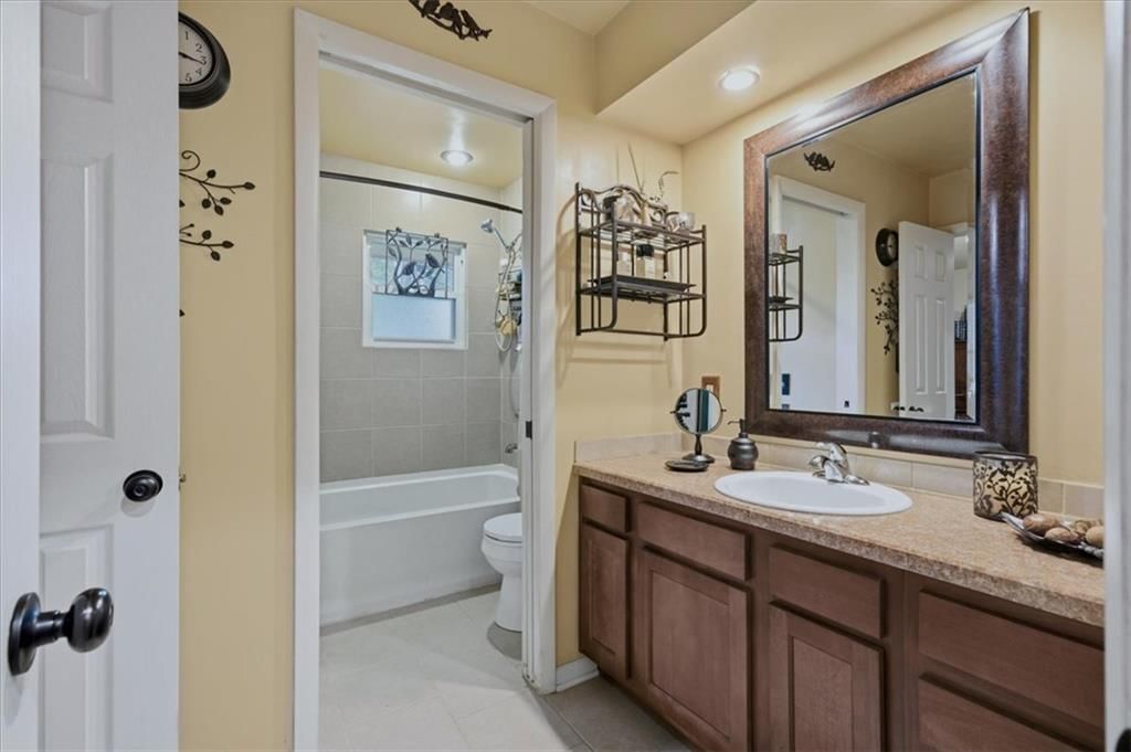 Recessed lighting at 3501 Woodbury Street, Independence, MO 64055