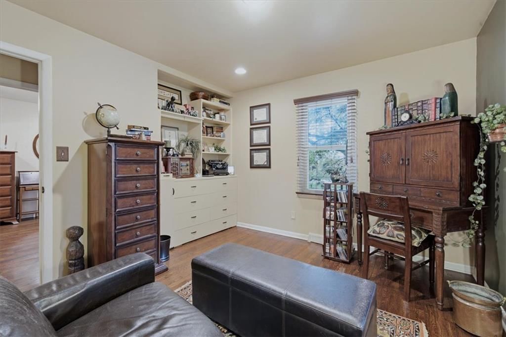 Photo 13 of 18 - 3501 Woodbury Street, Independence, MO 64055