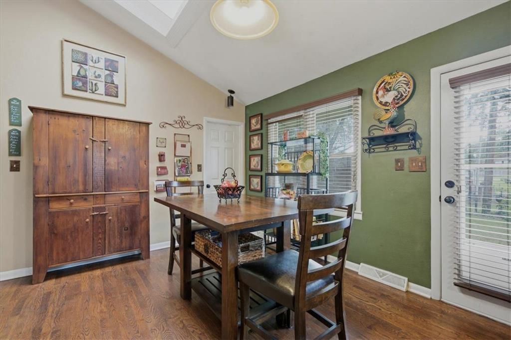 Photo 9 of 18 - 3501 Woodbury Street, Independence, MO 64055
