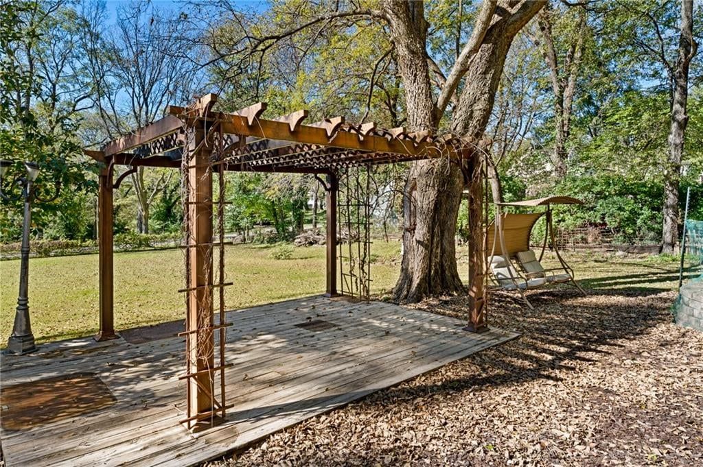 Pergola at 8648 E 27th Street, Kansas City, MO 64129