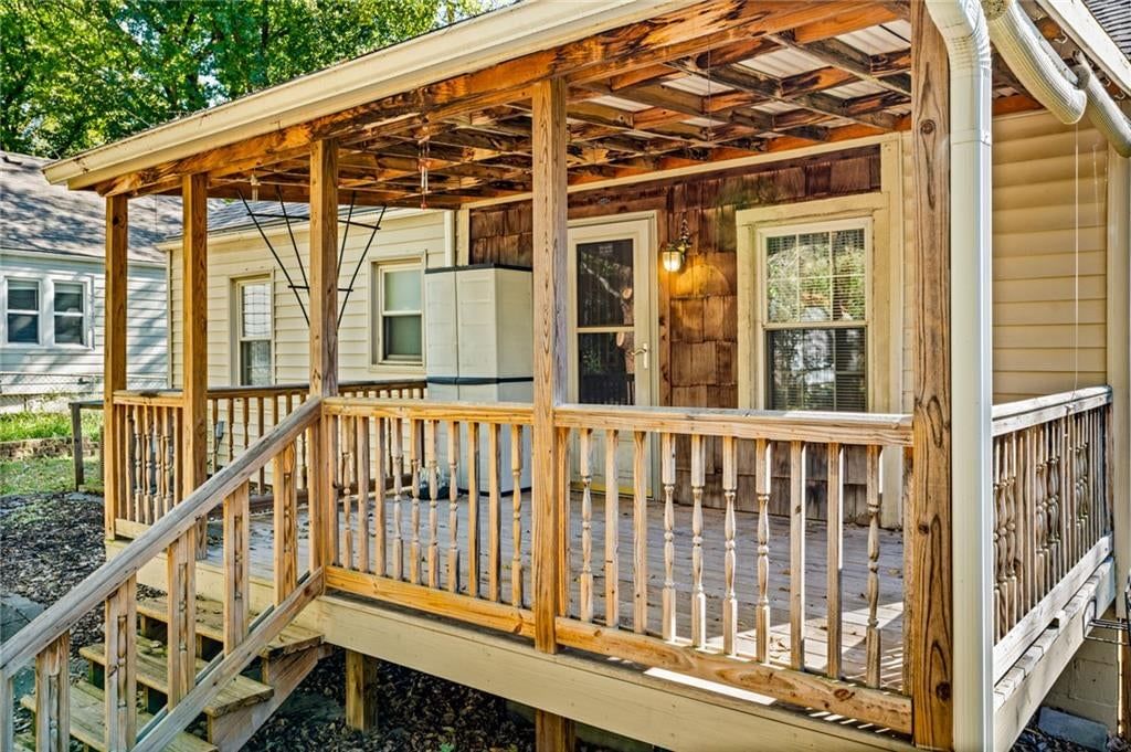 Photo 8 of 37 - 8648 E 27th Street, Kansas City, MO 64129