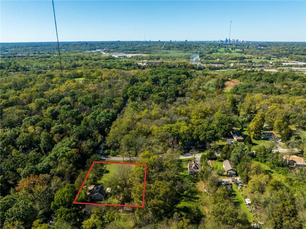 Photo 4 of 37 - 8648 E 27th Street, Kansas City, MO 64129