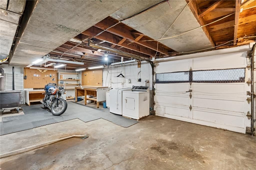 Workshop and attached garage at 8648 E 27th Street, Kansas City, MO 64129