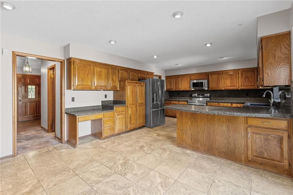 Photo 6 of 39 - 14804 W 84th Terrace, Lenexa, KS 66215