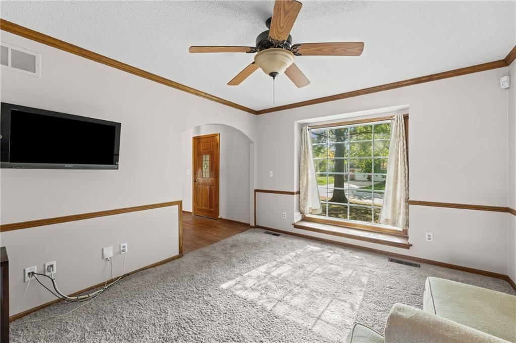 Photo 9 of 39 - 14804 W 84th Terrace, Lenexa, KS 66215