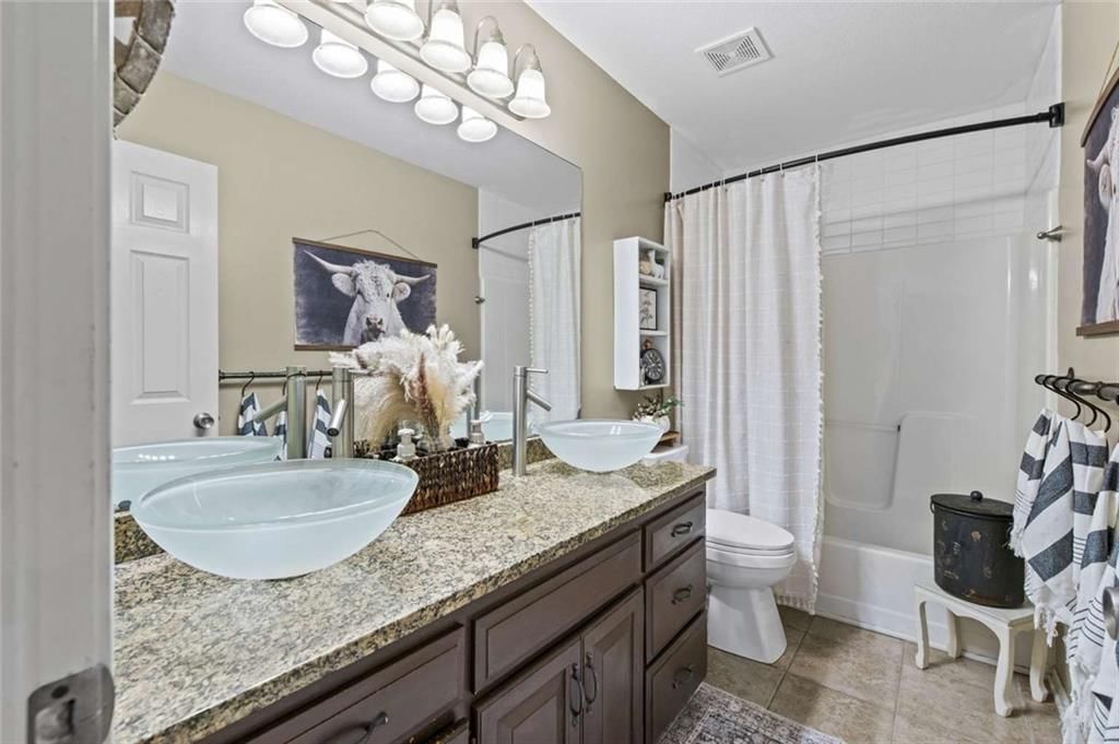 Photo 33 of 51 - 211 Surrey Court, Smithville, MO 64089