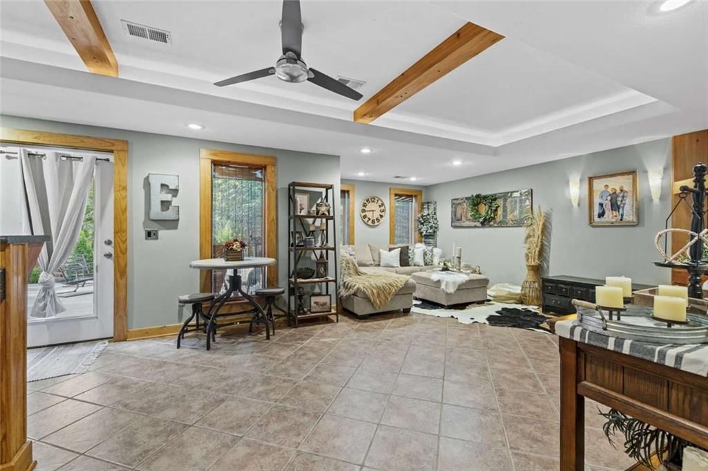 Photo 36 of 51 - 211 Surrey Court, Smithville, MO 64089