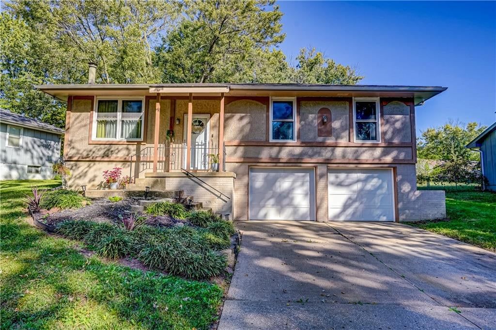 2409 SW South Court, Blue Springs, MO
