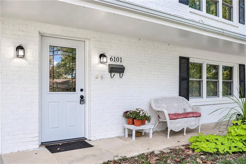 6101 Englewood Avenue, Raytown, MO: listing photo 2