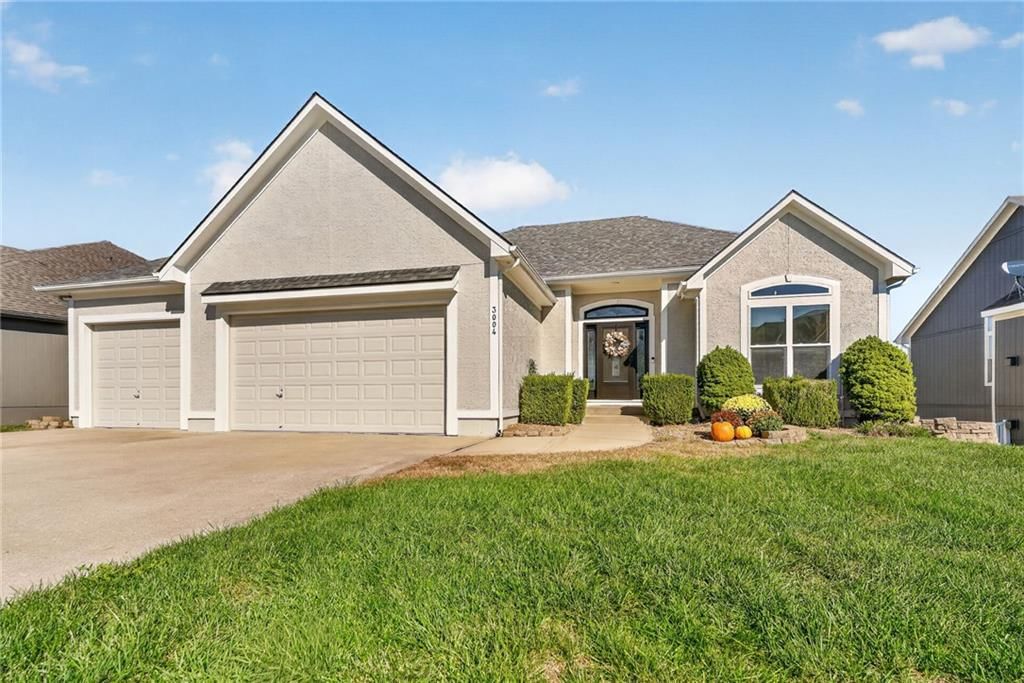 3004 SW SILVERSPUR Lane, Lee's Summit, MO