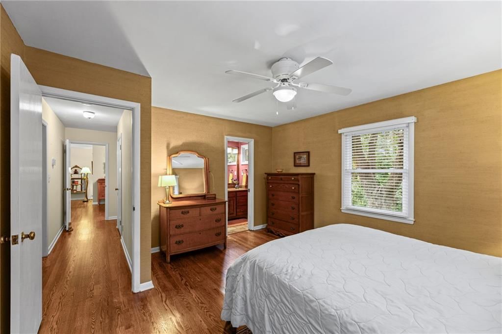 Photo 15 of 31 - 6527 Maple Drive, Mission, KS 66202